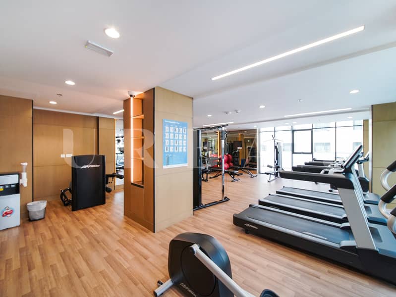 18 ADU00072. JPG