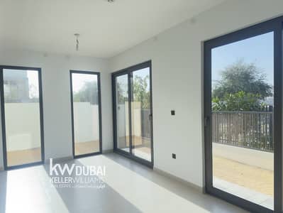 4 habitaciones Townhouse para en Alquiler en Tilal Al Ghaf, Dubai - Casa adosada en Tilal Al Ghaf,Aura Gardens, 4 dormitorios, 270000 AED - 16159039 4 habitaciones Townhouse para en Alquiler en Tilal Al Ghaf, Dubai - Casa adosada en Tilal Al Ghaf,Aura Gardens, 4 dormitorios, 270000 AED - 16159039