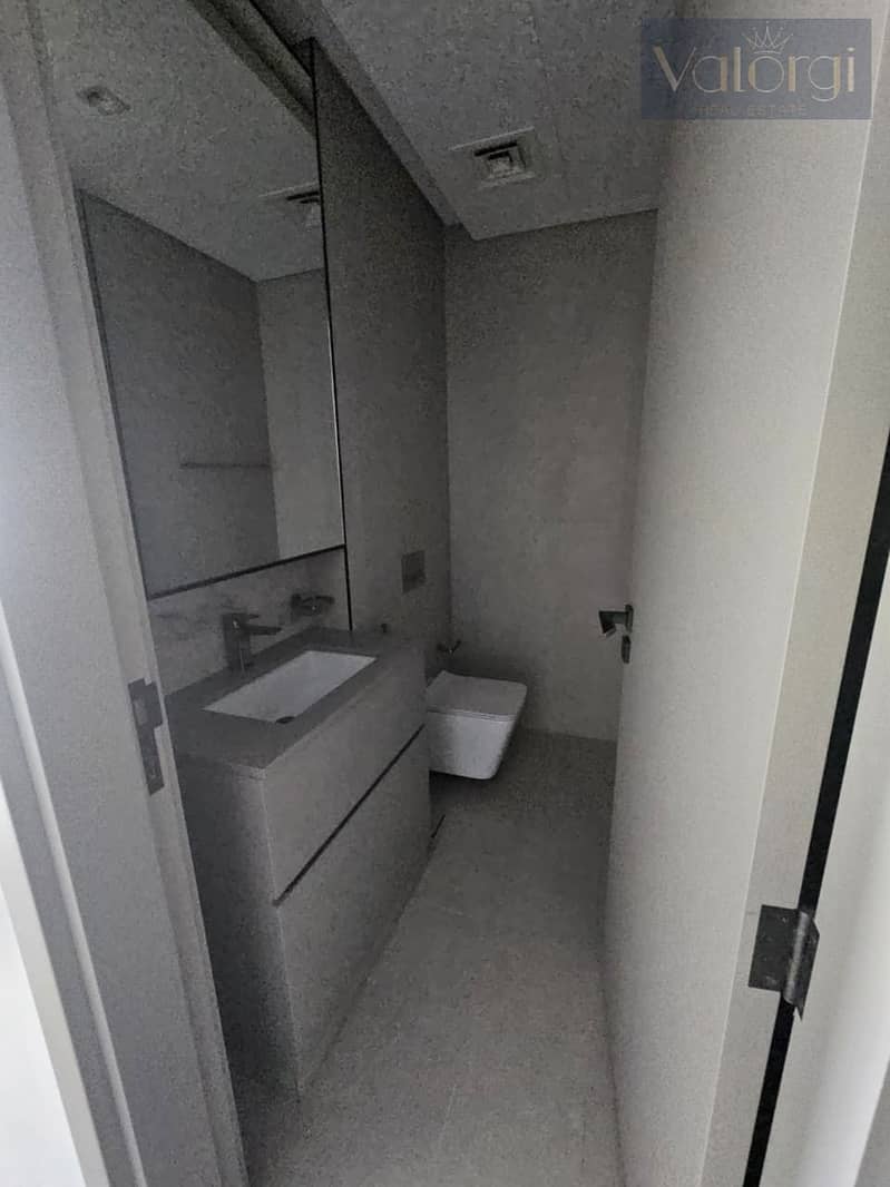 11 d51bf85e-b115-49ec-8d64-77aebaabf0b6. jpg