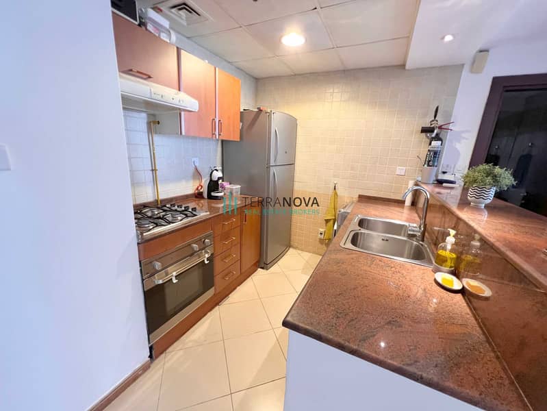 6 Kitchen 01. JPG