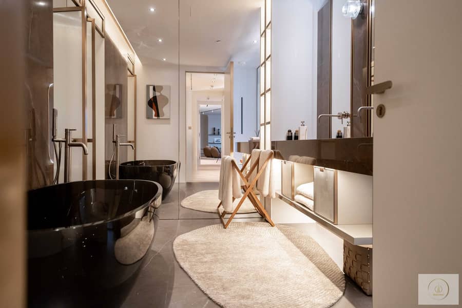 8 Master Bathroom. jpg