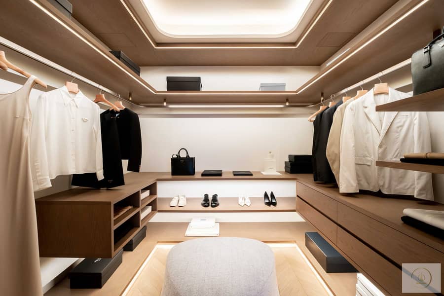 10 Walk-In Wardrobe. jpg