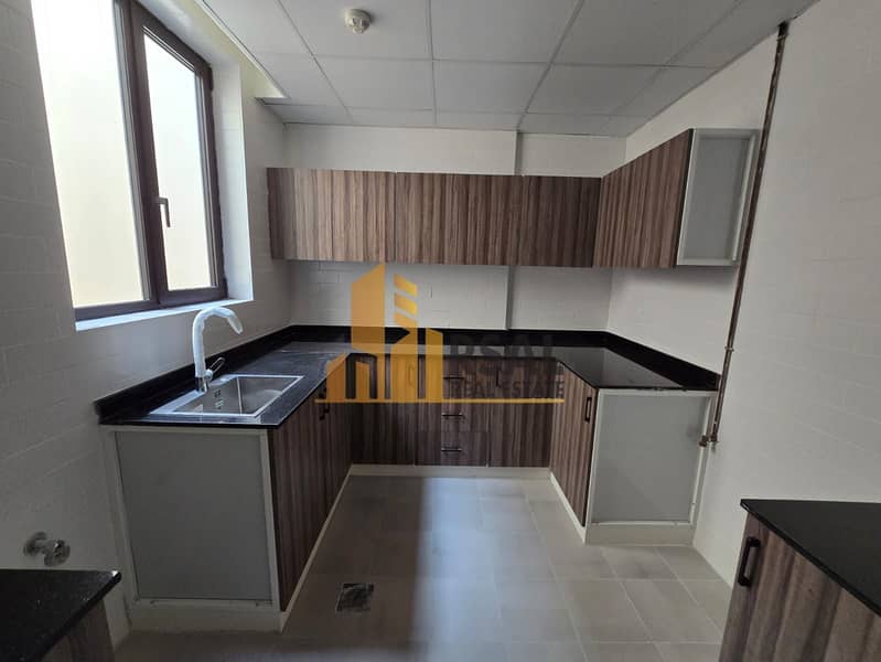 12 0a1452f6-a804-4f85-95f8-1af69800c372. jpg