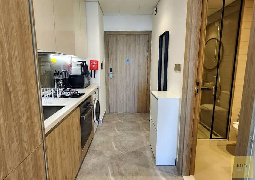 33 12_kitchen_entrance2. jpg