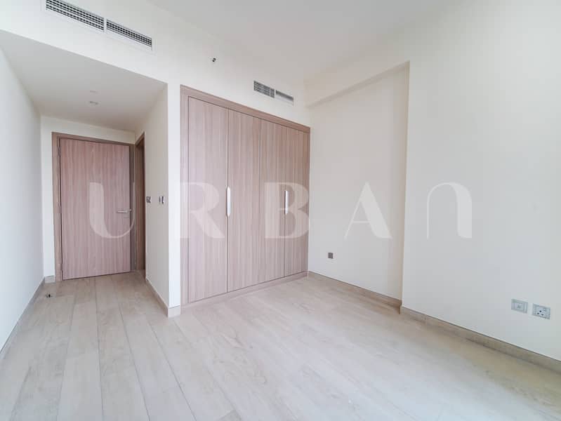 10 ADU00939. JPG