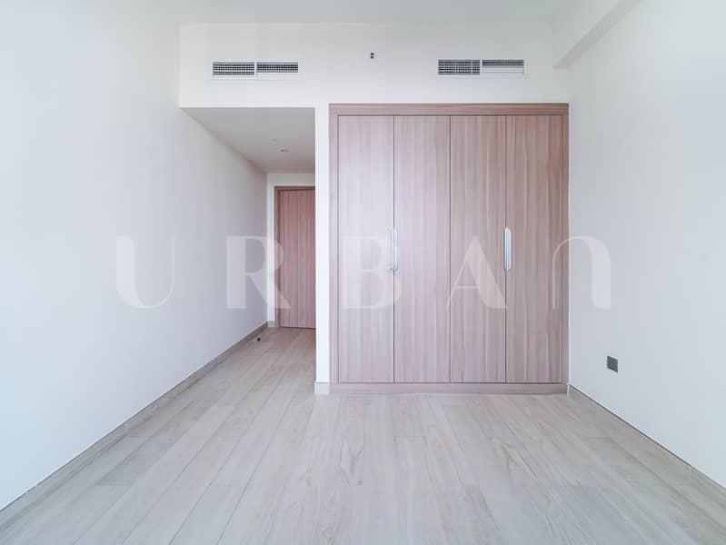 11 ADU00942. JPG