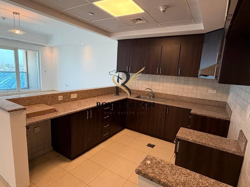 STABLE AND ROAD VIEW| MID FLOOR| UNFURNISHED STABLE AND ROAD VIEW| MID FLOOR| UNFURNISHED