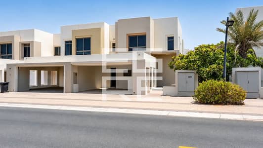 4 Bedroom Townhouse for Rent in Town Square, Dubai - Spacious 4-Bedroom Townhouse | Private Garden | Negotiable