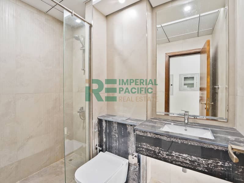 9 Bath 2. jpeg