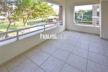 Vacant | Park View | Close To Pool Vacant | Park View | Close To Pool