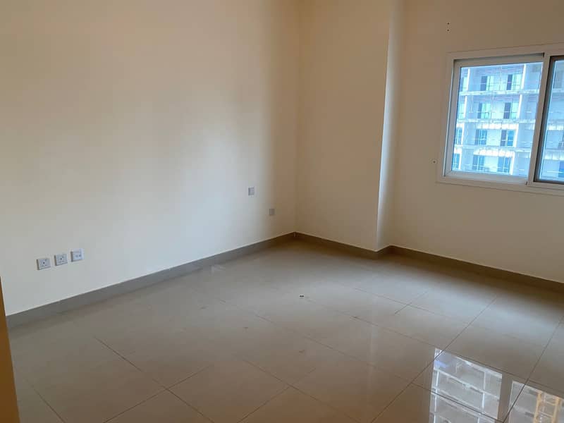 شقة في المساكن الحمراء مدينة دبي الرياضية 1 غرف 40000 درهم - 4502867
