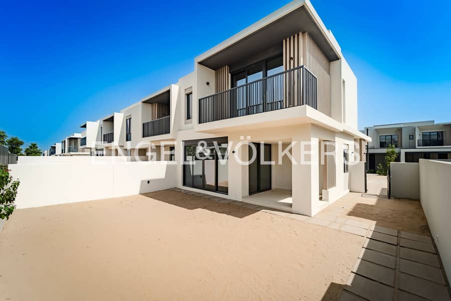 Corner Unit | Newly Handed Over | Brand New Corner Unit | Newly Handed Over | Brand New