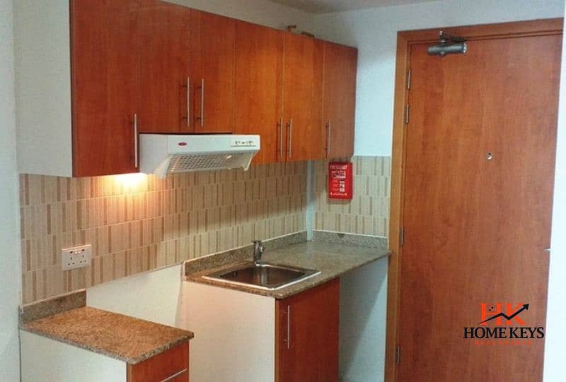 3 Kitchen 1. jpg