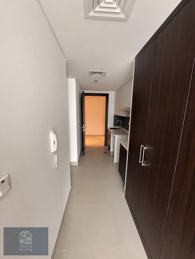 8 e350fd0b-33cd-4d7b-a9b2-dafa1be2a75f. jpg