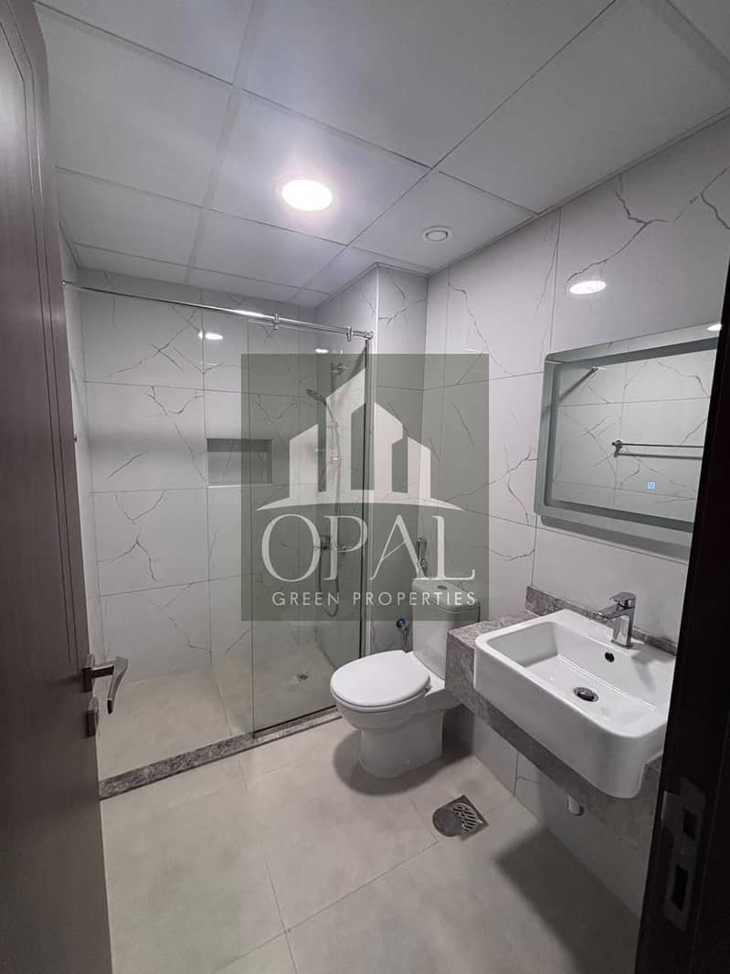 4 UNIT 111 BATHROOM. jpeg