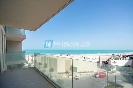 2 Bedroom Apartment for Sale in Saadiyat Island, Abu Dhabi - Sea View| 2BR w/ Maids| Next To Corner| Beachfront
