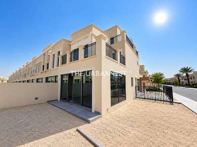 5 Bedroom Villa for Sale in DAMAC Lagoons, Dubai - End Unit | Great Location | Motivated Seller 5 Bedroom Villa for Sale in DAMAC Lagoons, Dubai - End Unit | Great Location | Motivated Seller