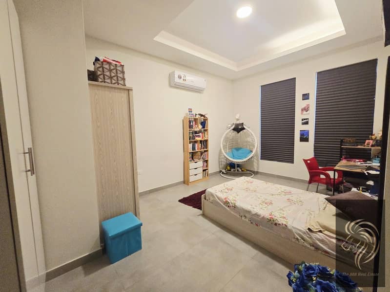17 8ed977b1-3cbf-49fe-bf77-aeed71b3d1c7. jpg
