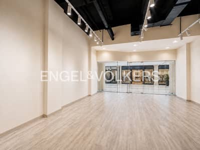 Shop for Rent in Jumeirah, Dubai - Ground Level I Fitted Retail Shop | High traffic Shop for Rent in Jumeirah, Dubai - Ground Level I Fitted Retail Shop | High traffic