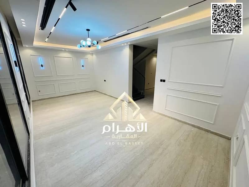 17 858960101-1066x800. webp