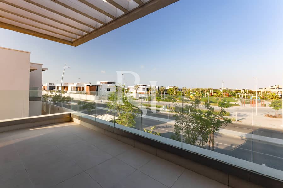 2 4BRM-Villa-West-Yas-Yas-Island-Abu-Dhabi-UAE-Terrace (1). jpg