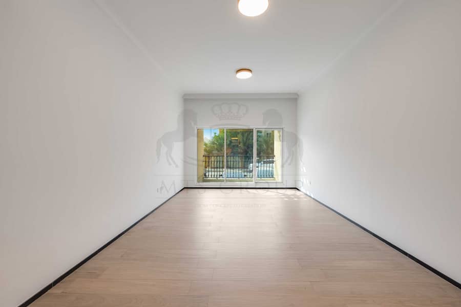 12 Livingroom1. jpg