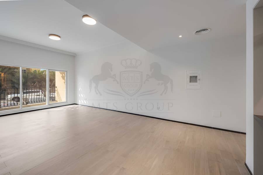 13 Livingroom2. jpg