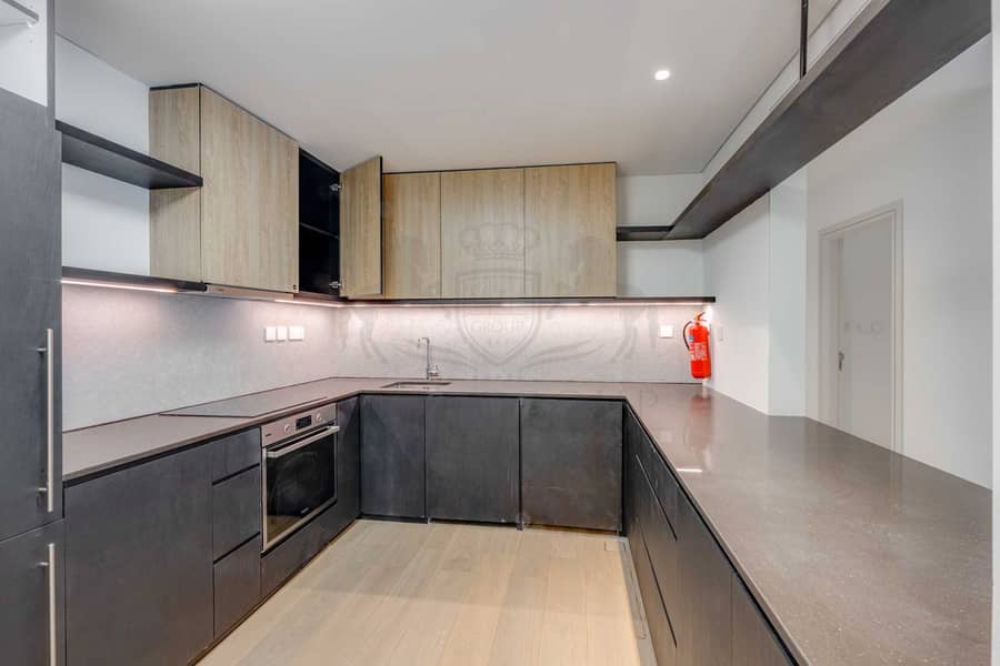 17 Kitchen1. jpg