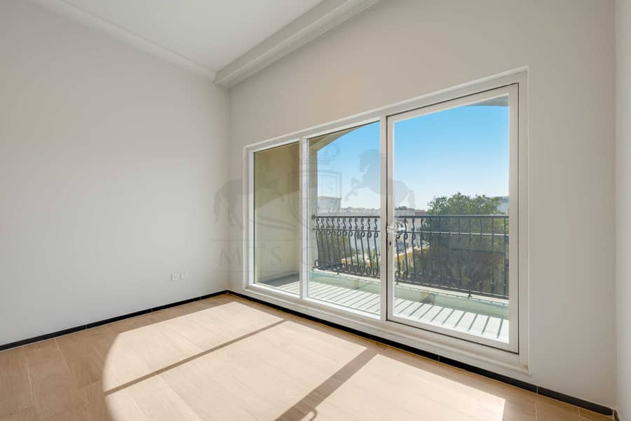 2 Balcony. jpg