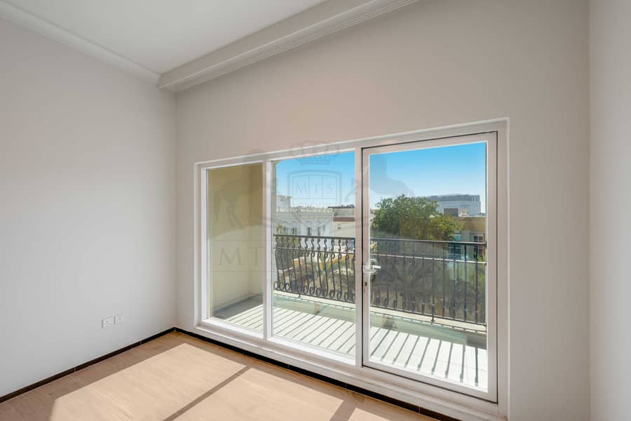 7 Balcony2. jpg