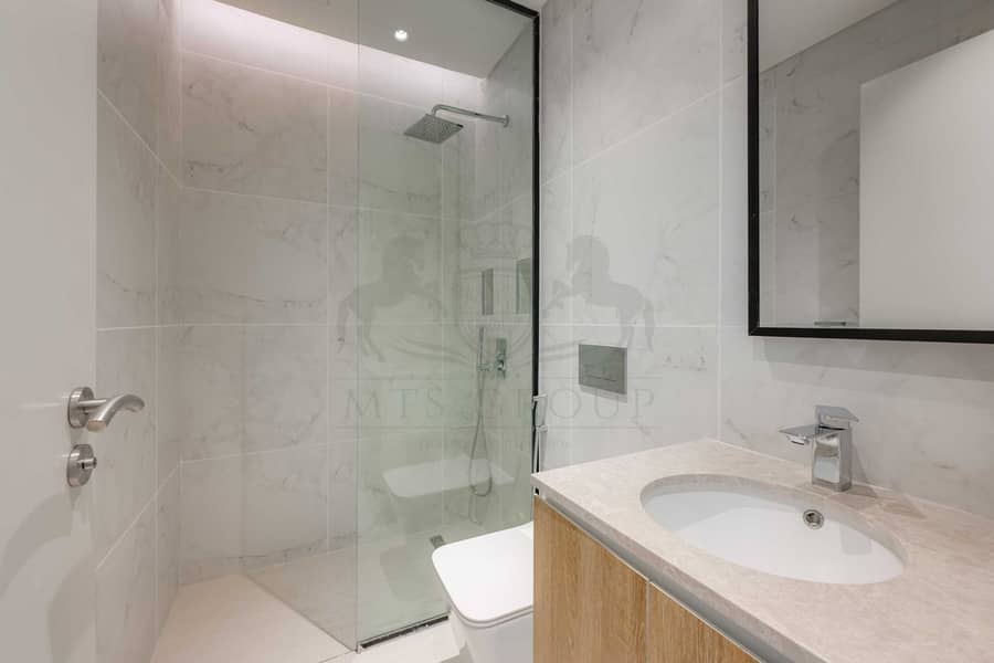 8 Bathroom. jpg