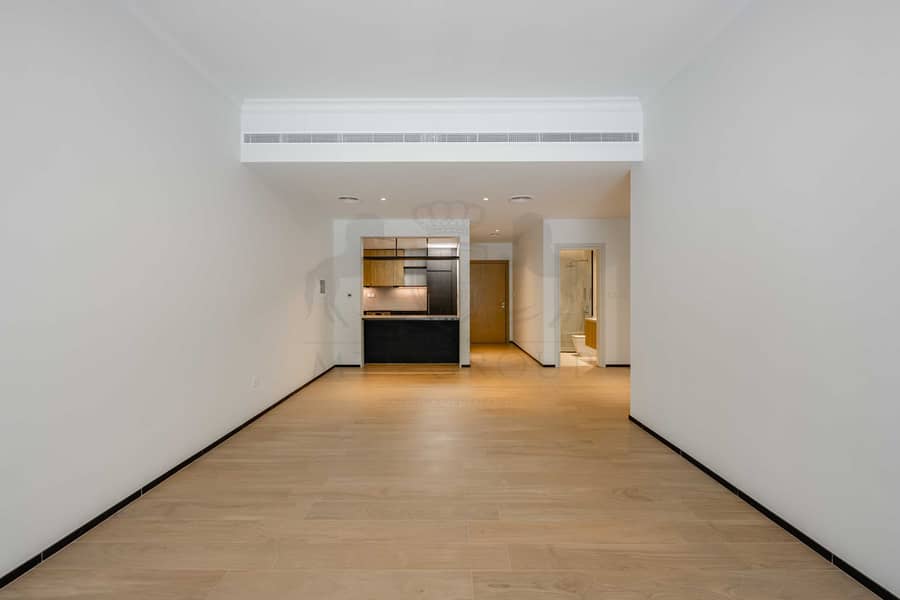 8 Livingroom4. jpg