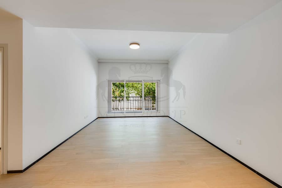9 Livingroom5. jpg