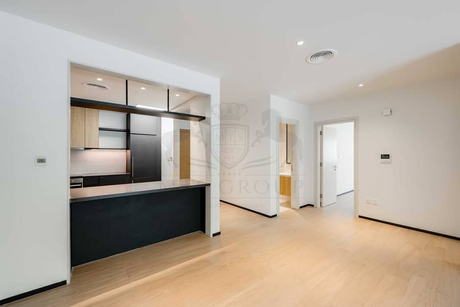 17 Livingroom Hallway. jpg