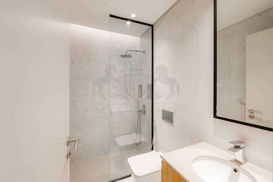 20 Bathroom. jpg