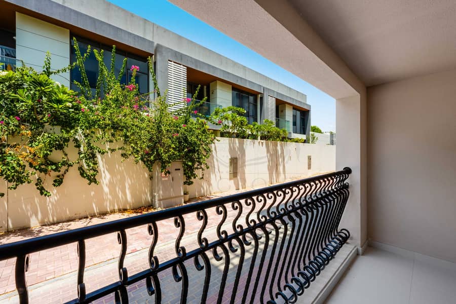 21 Balcony1. jpg