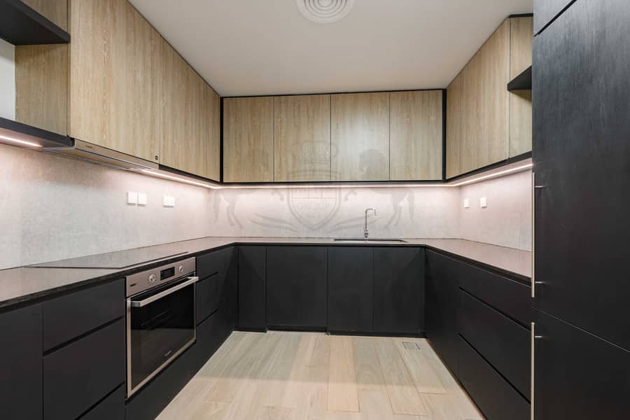 12 Kitchen1. jpg