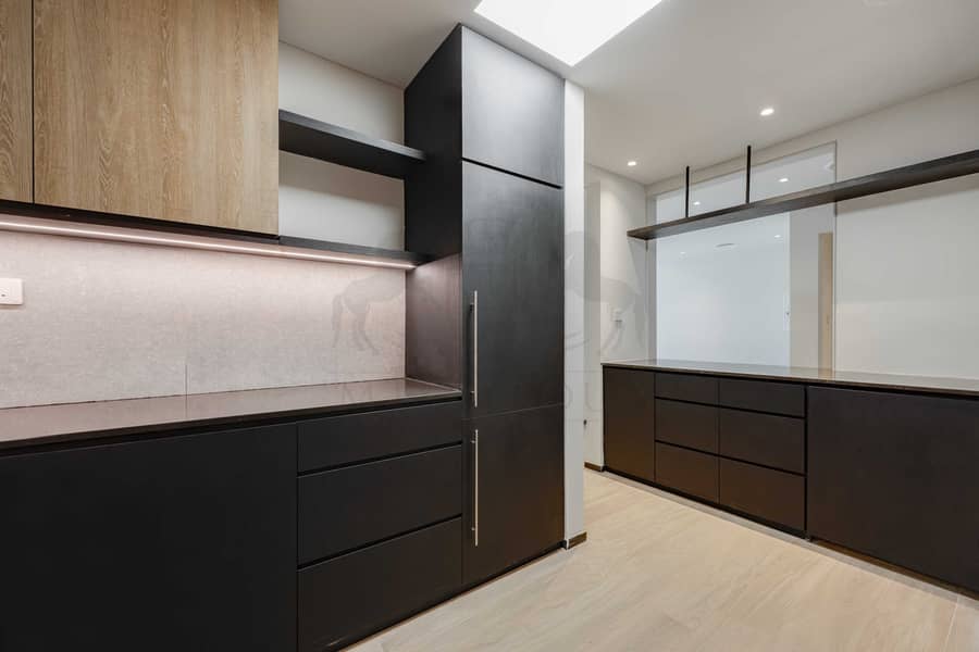 13 Kitchen2. jpg