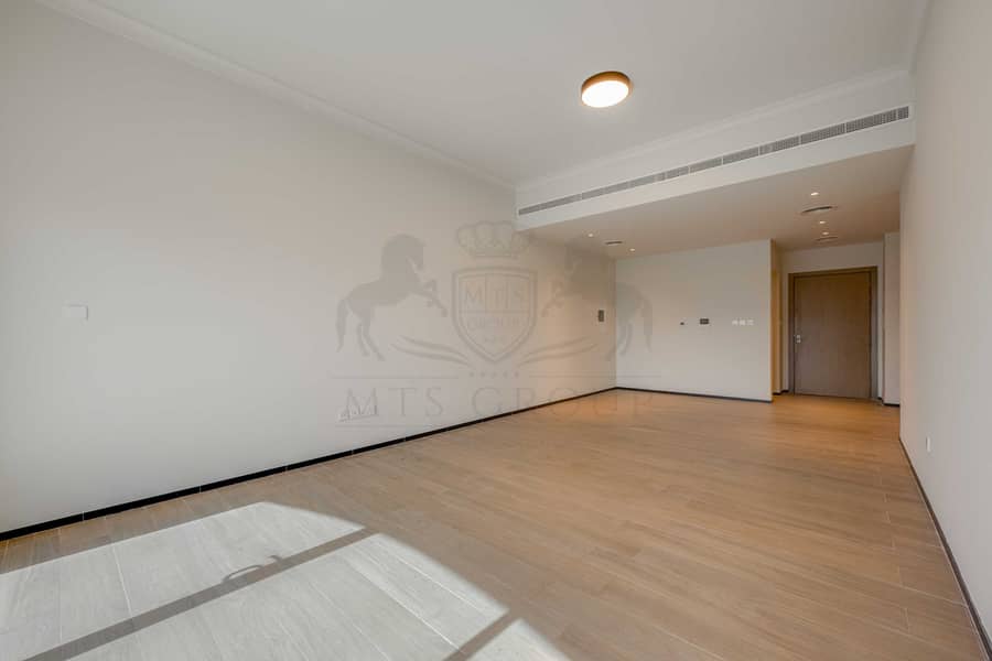 16 Livingroom3. jpg