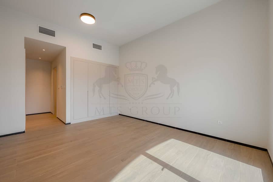 18 Master Bedroom1. jpg