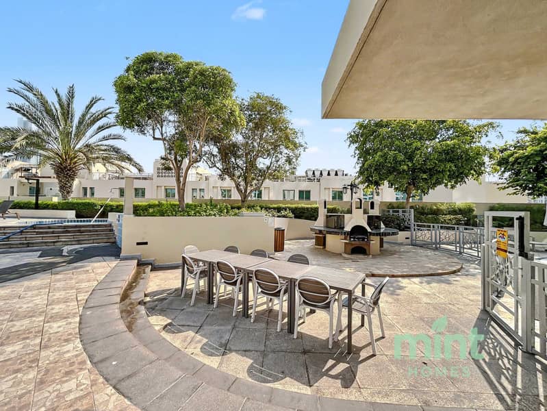 16 18_bbq_dining_terrace. jpeg