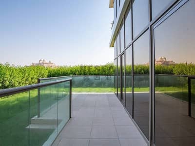 1 Bedroom Flat for Rent in Palm Jumeirah, Dubai - Beachfront Living | Garden View | Furnished