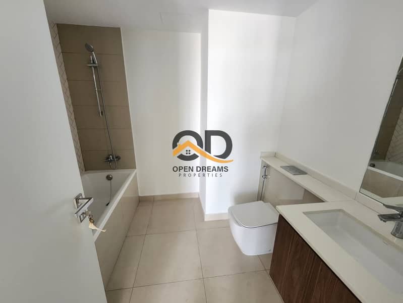 10 8045. jpg