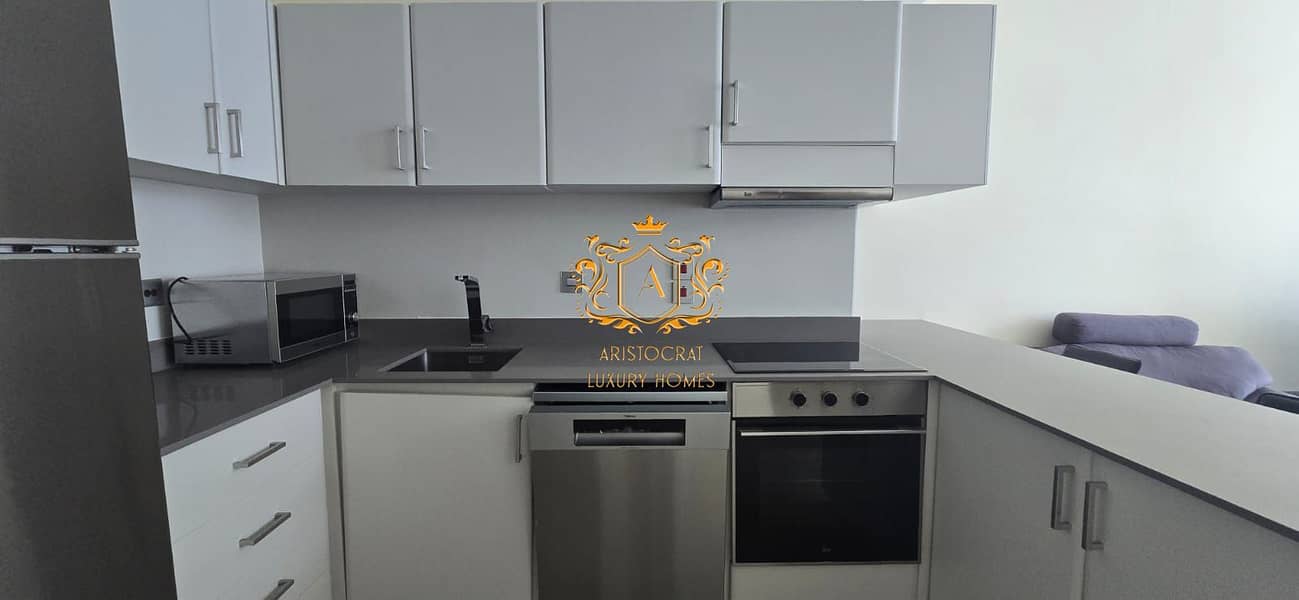 9 Kitchen 01. jpeg