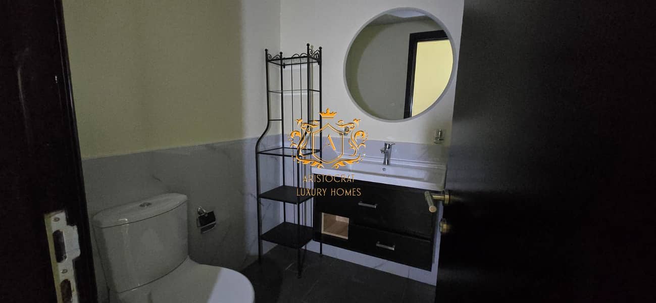 30 Bathroom 03. jpeg