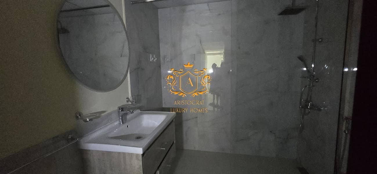 32 2nd Bathroom 01. jpeg