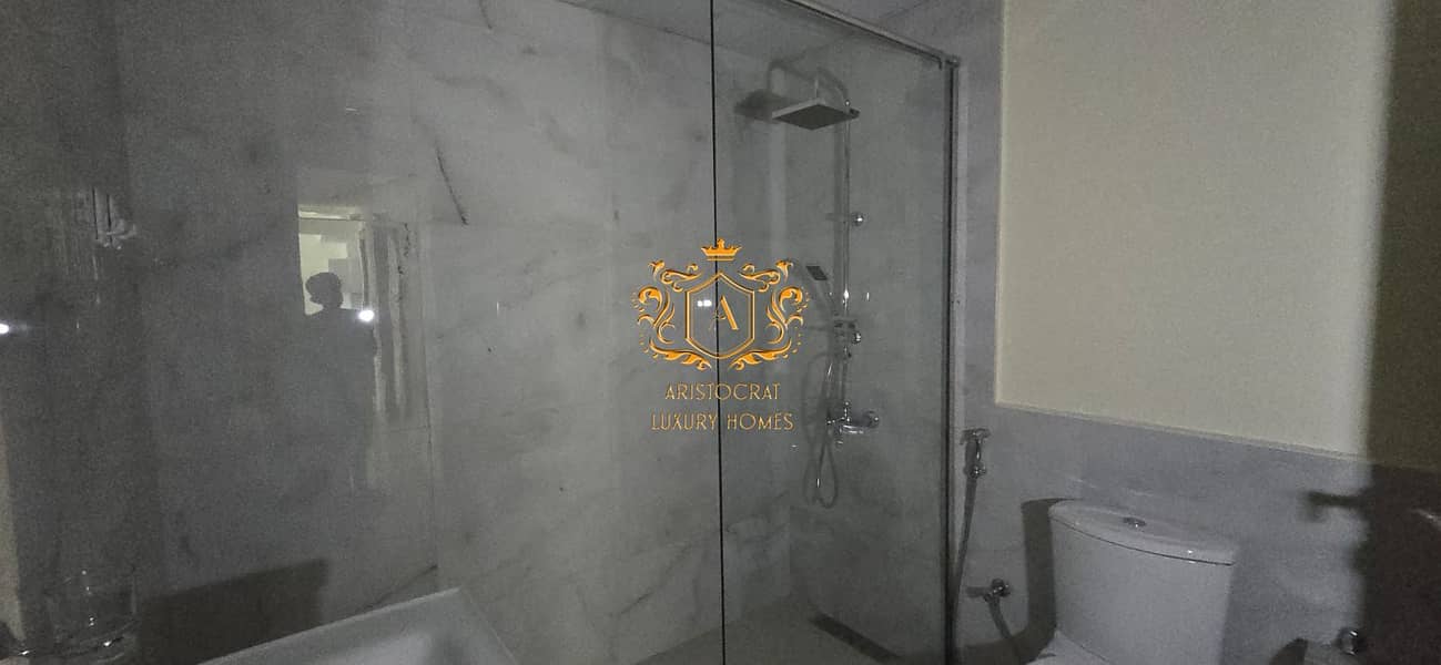 33 2nd Bathroom 03. jpeg
