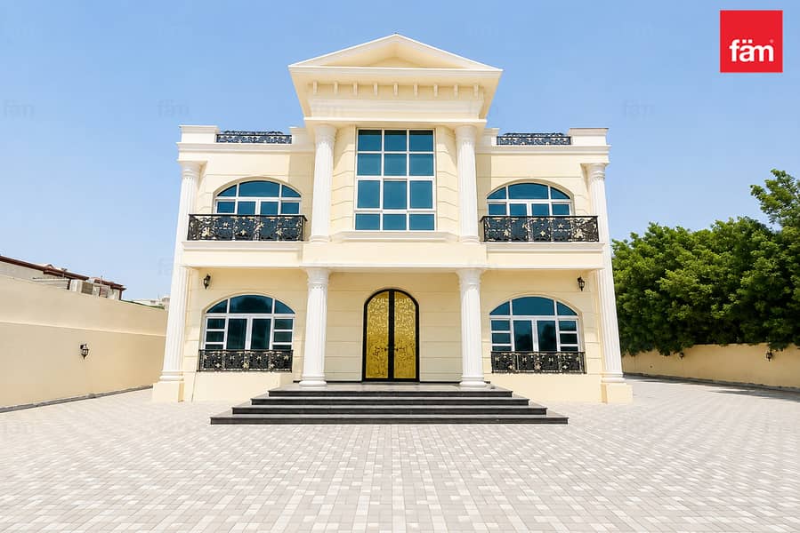 Modern villa with nearby schools & amenities Modern villa with nearby schools & amenities