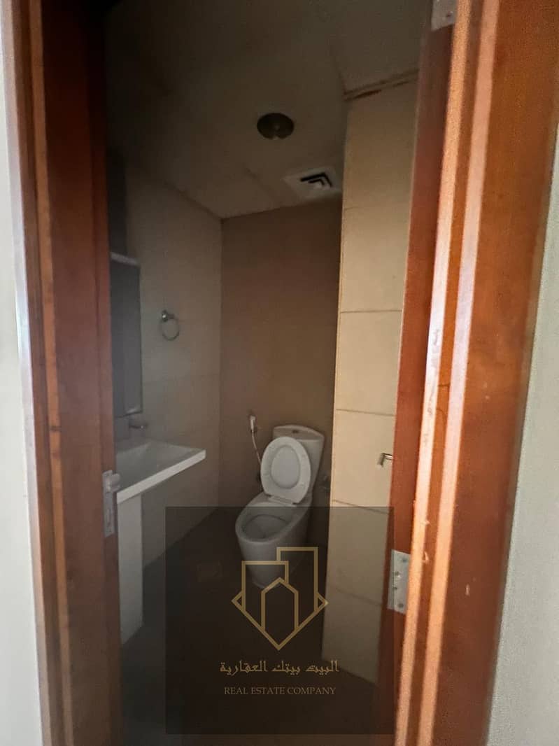 8 1000933365. jpg