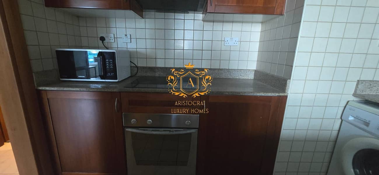 6 Kitchen 01. jpeg
